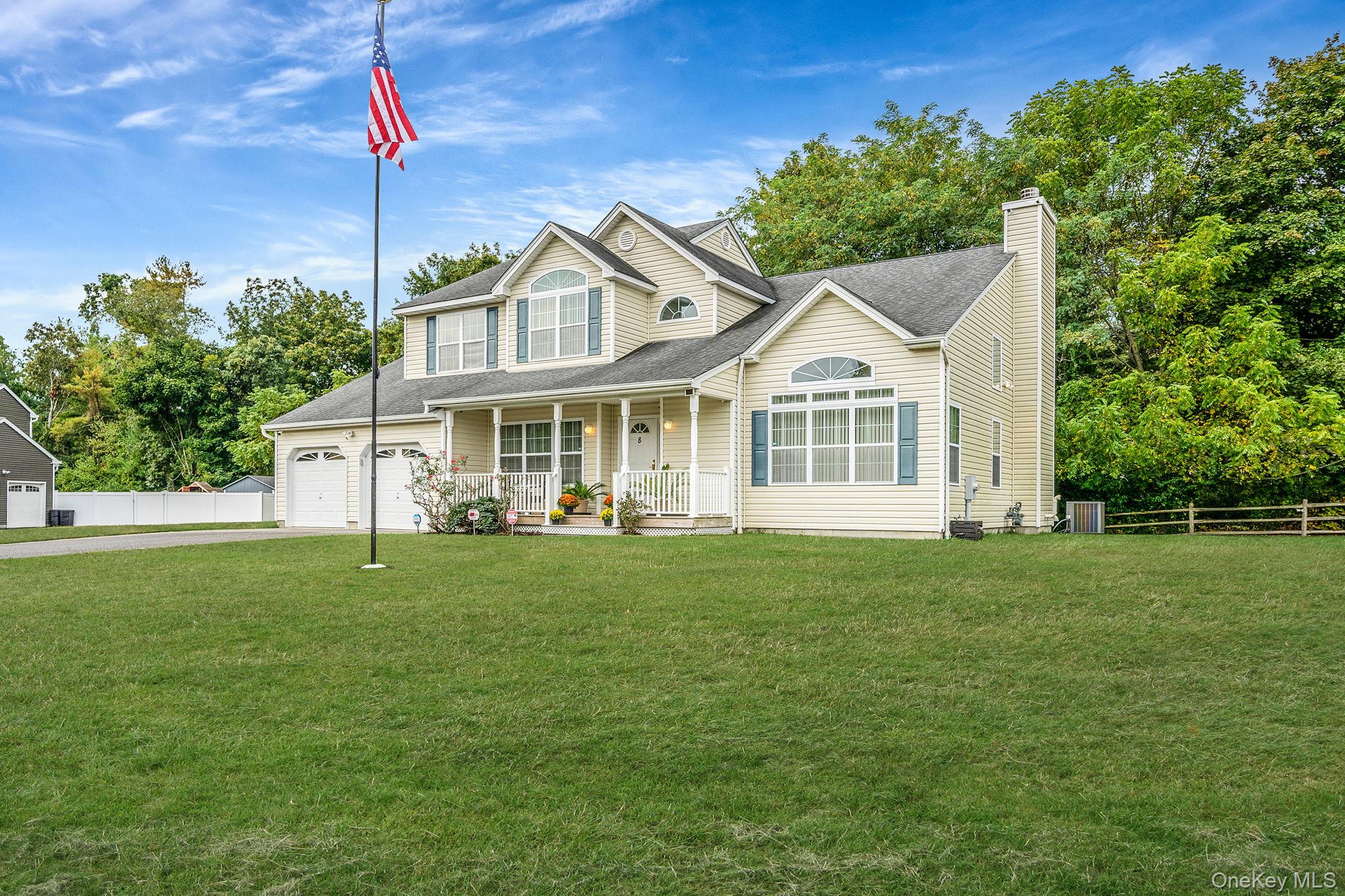 #1 photo, 8 Nydia Court, सफ़ोक काउंटी Yaphank , NY 11980