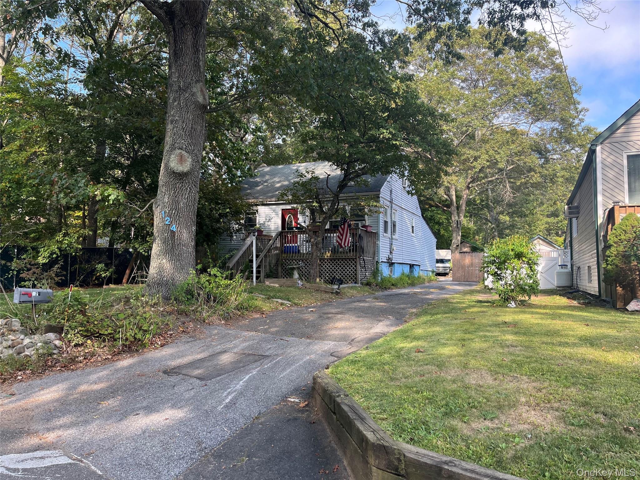 #1 photo, 124 River Road, 东长岛 Shirley , NY 11967