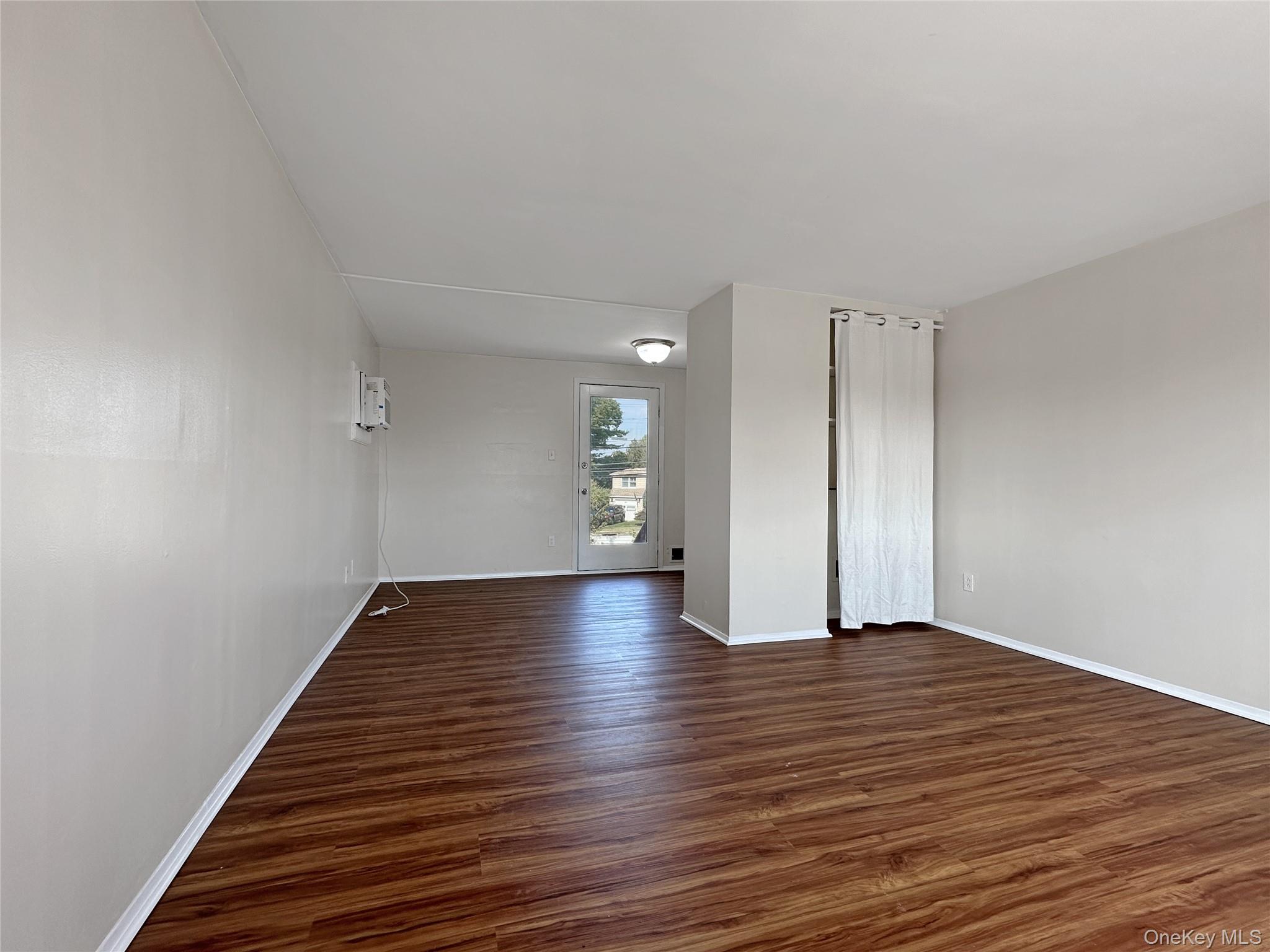 #15 photo, 245 Dartmouth Drive, हिक्सविले Hicksville , NY 11801