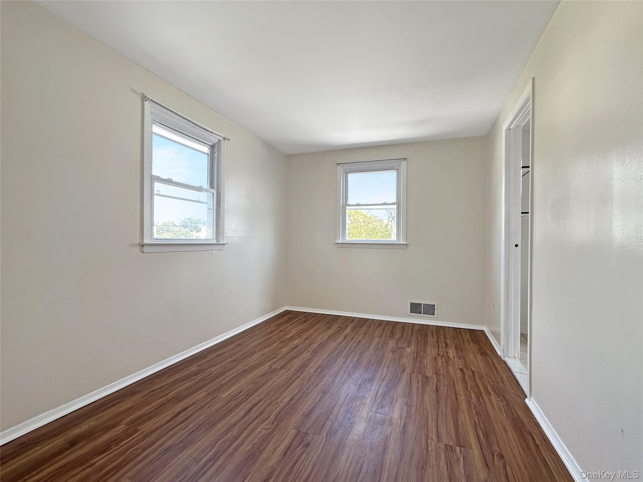 #17 photo, 245 Dartmouth Drive, हिक्सविले Hicksville , NY 11801