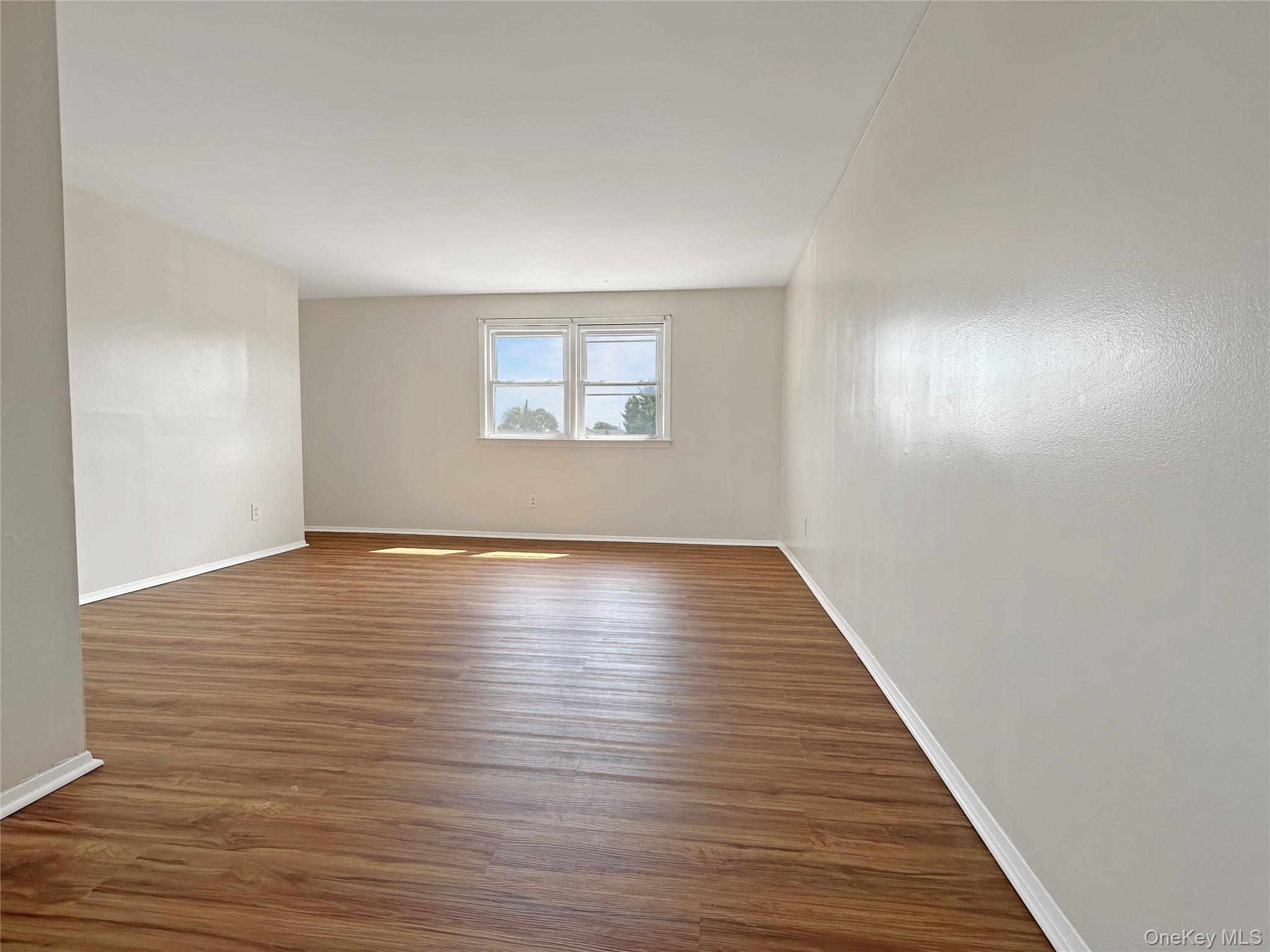 #9 photo, 245 Dartmouth Drive, हिक्सविले Hicksville , NY 11801