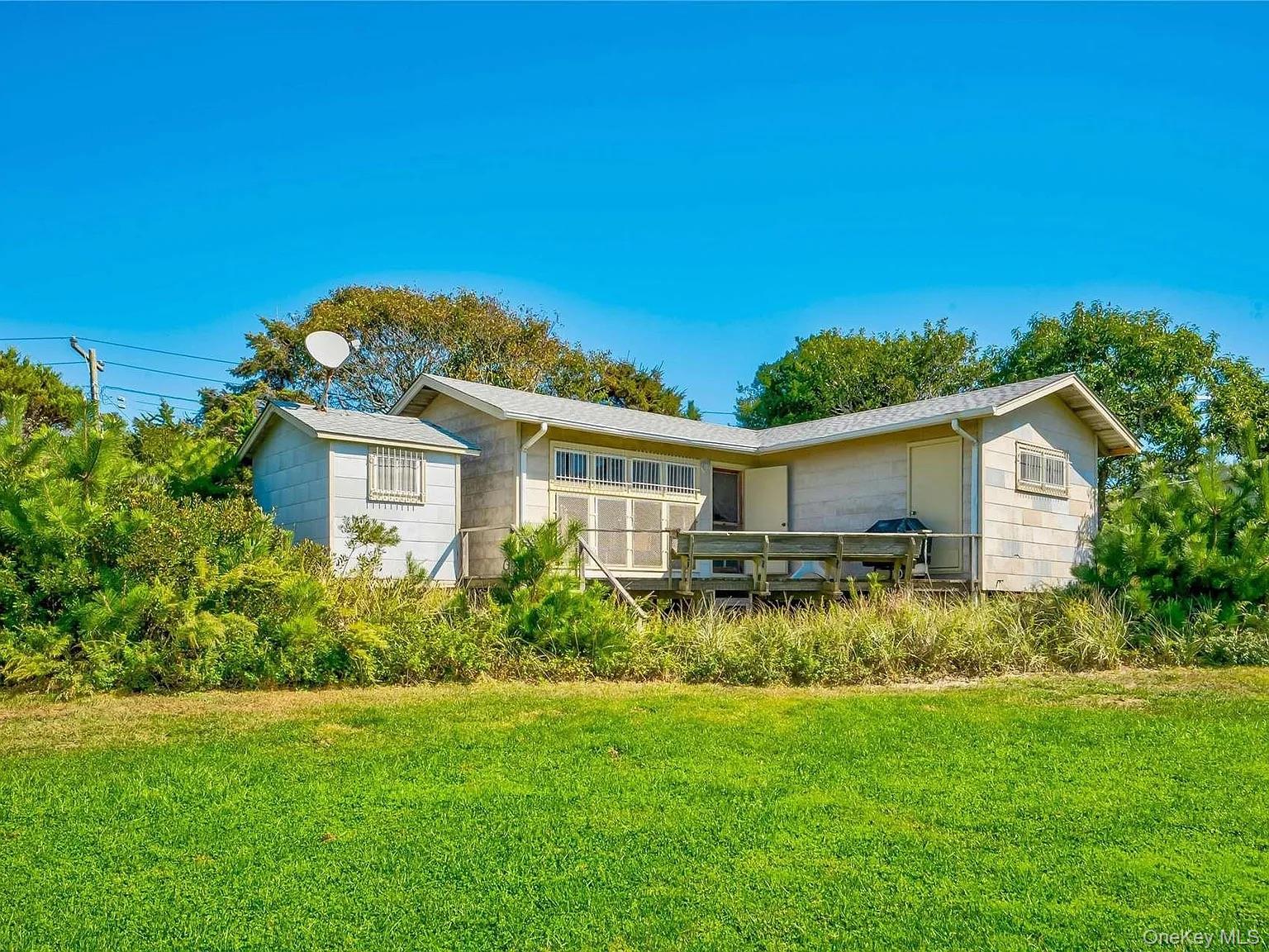 #1 photo, 17 Superior Street, サフォーク郡 Ocean Bay Park , NY 11770