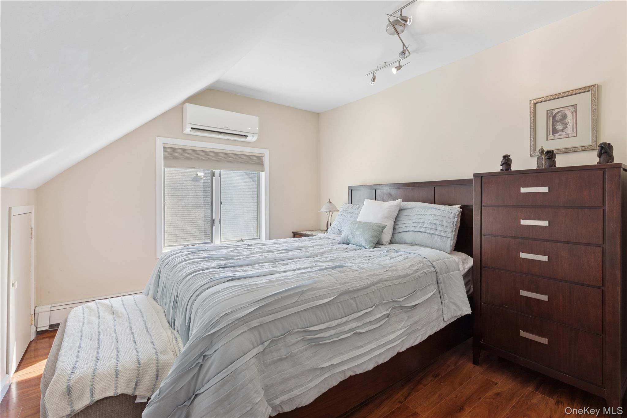 #18 photo, 95 Liberty Boulevard, Valley Stream , NY 11580