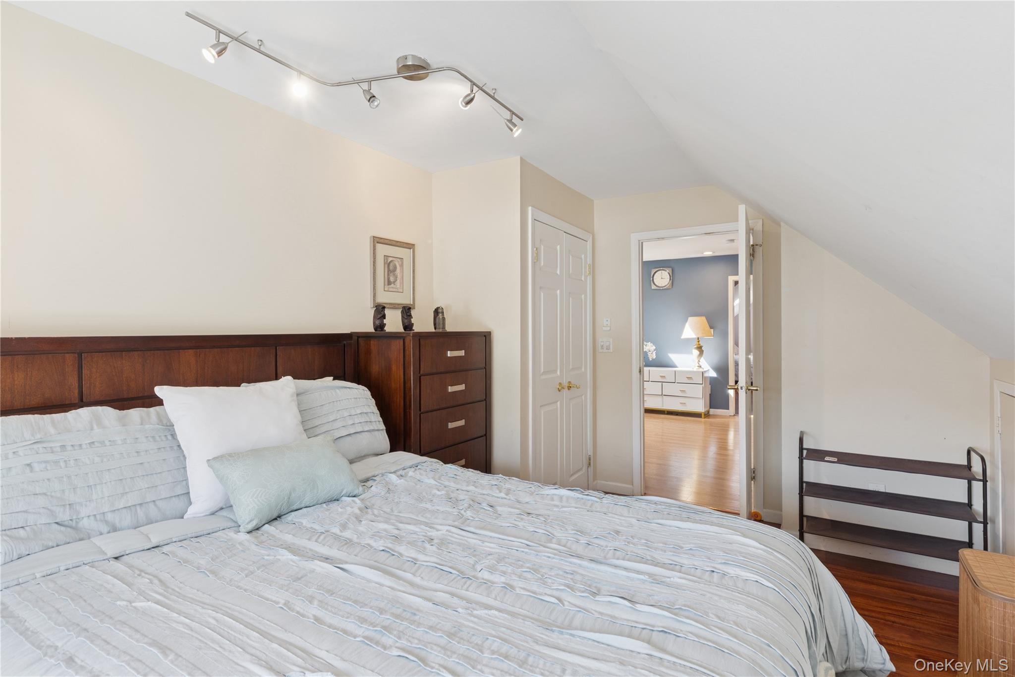 #19 photo, 95 Liberty Boulevard, Valley Stream , NY 11580