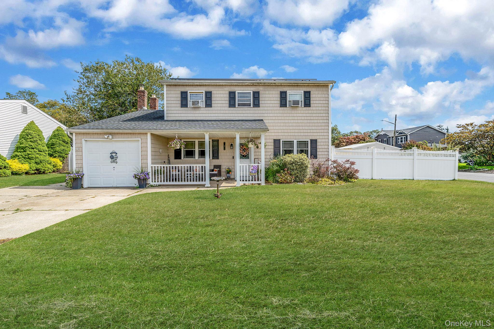 #1 photo, 3 Knollwood Court, सफ़ोक काउंटी Holbrook , NY 11741