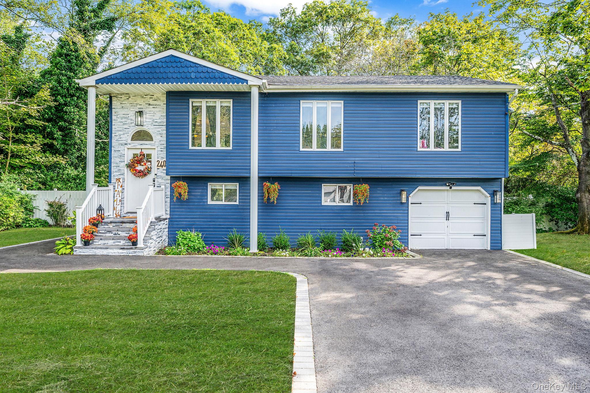 #1 photo, 240 Babylon Street, سوفولك Islip Terrace , NY 11752