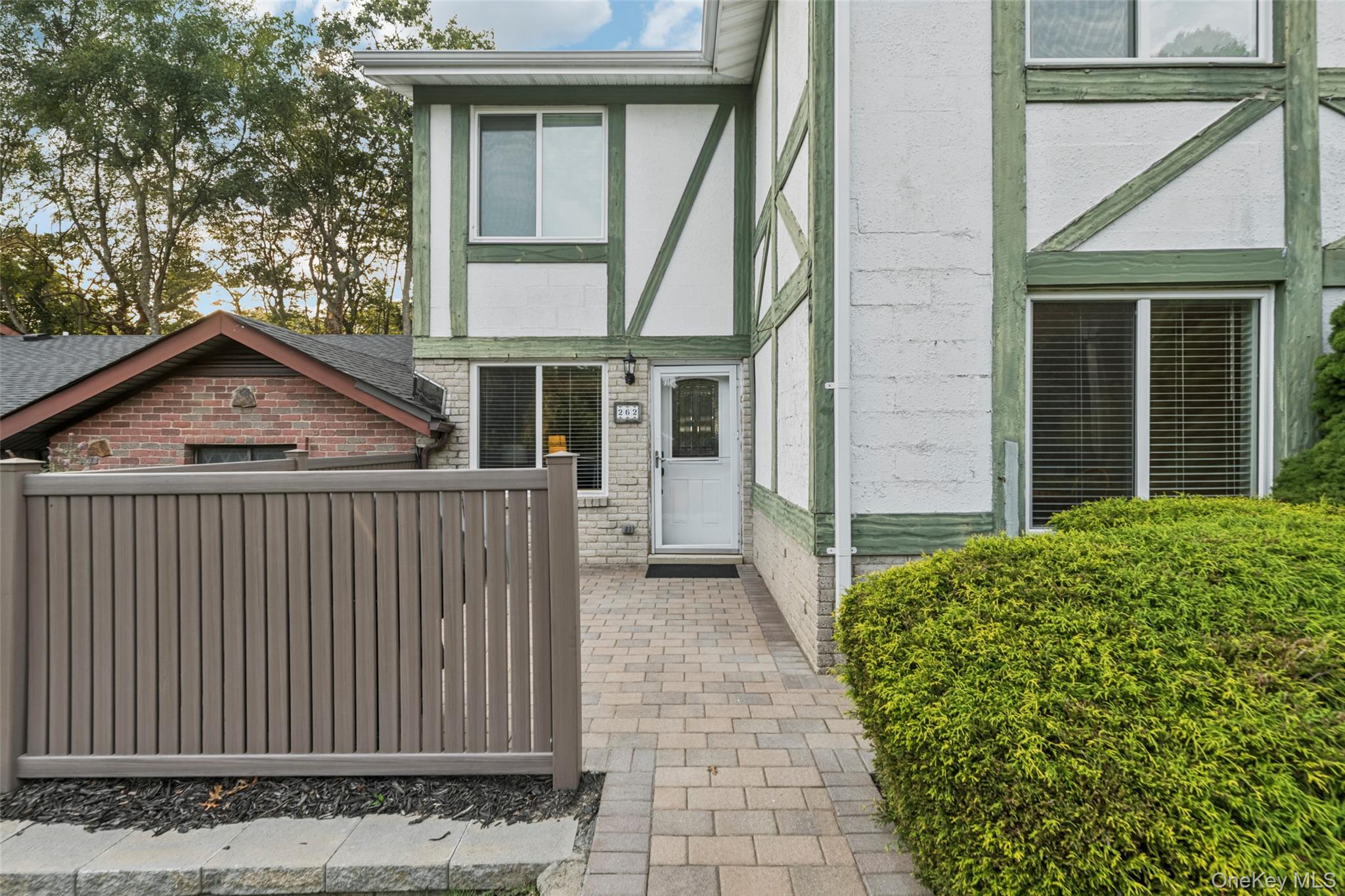 #1 photo, 262 Brettonwoods Drive, 东长岛 科勒姆 Coram , NY 11727