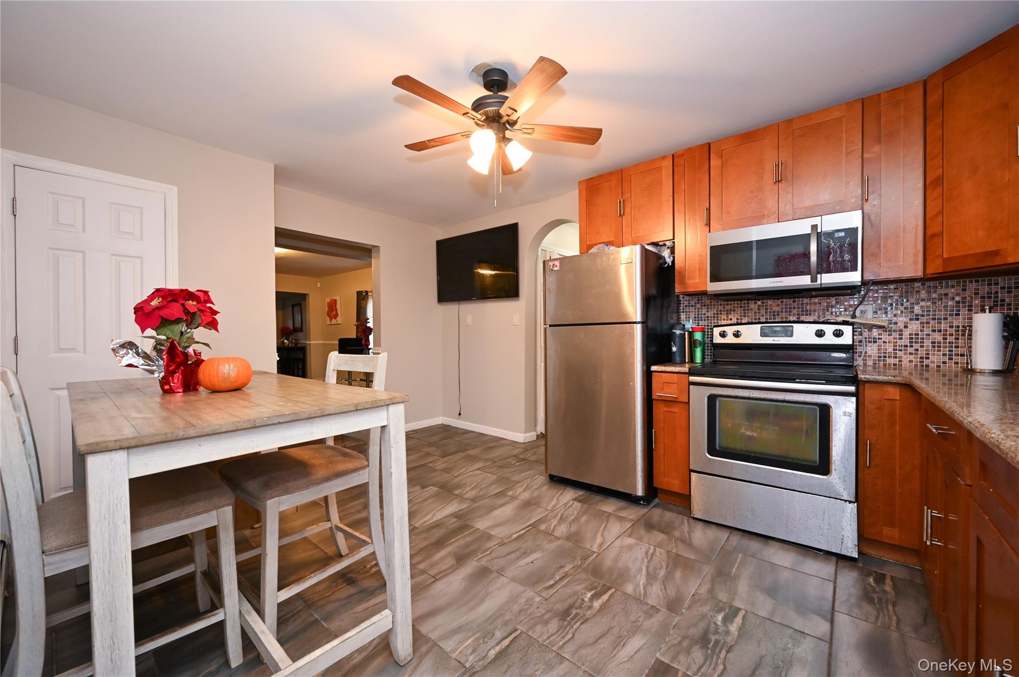 #8 photo, 10 Pinebrook Avenue, West Hempstead , NY 11552