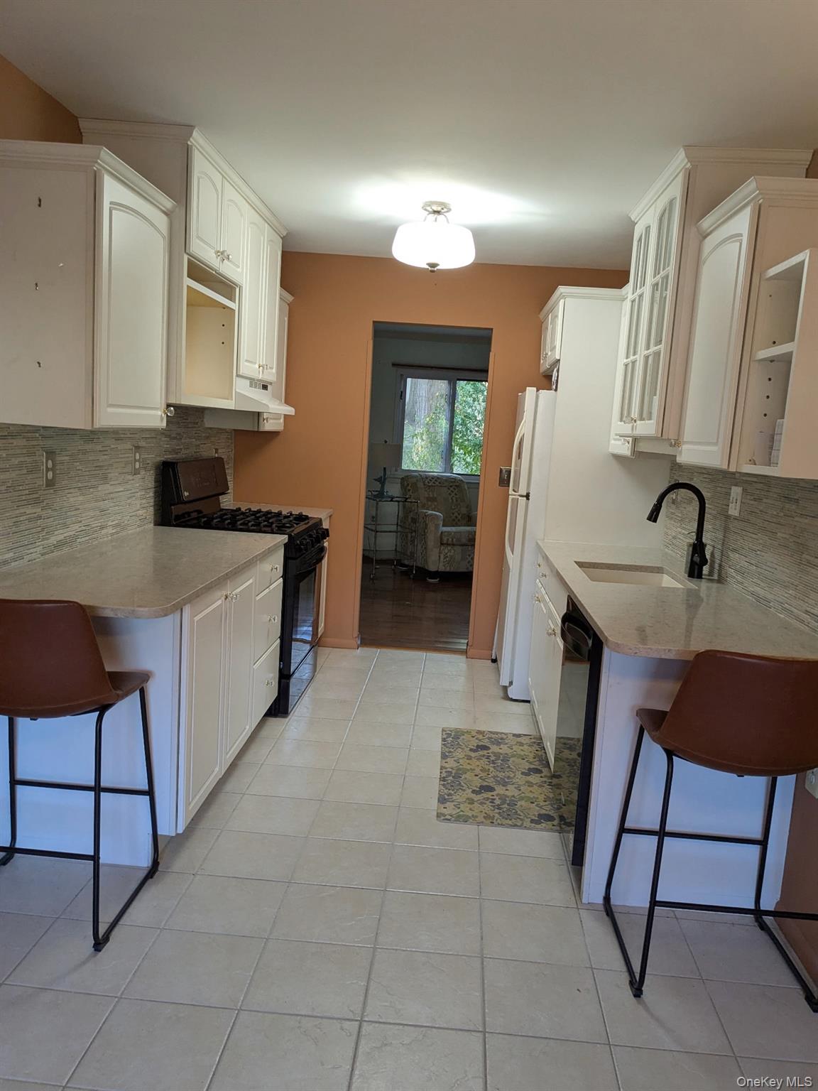 #3 photo, 10 Squires Gate, Poughkeepsie , NY 12603