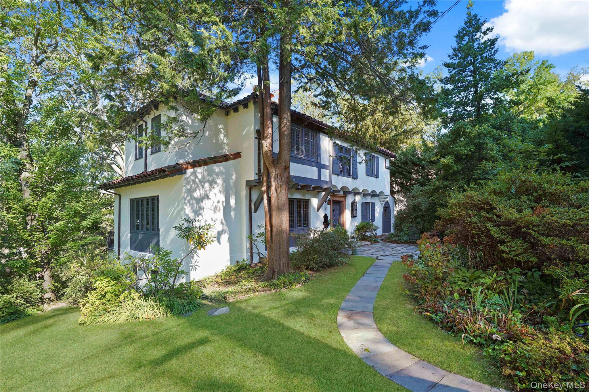 #1 photo, 253 Cliff Avenue, Pelham , NY 10803