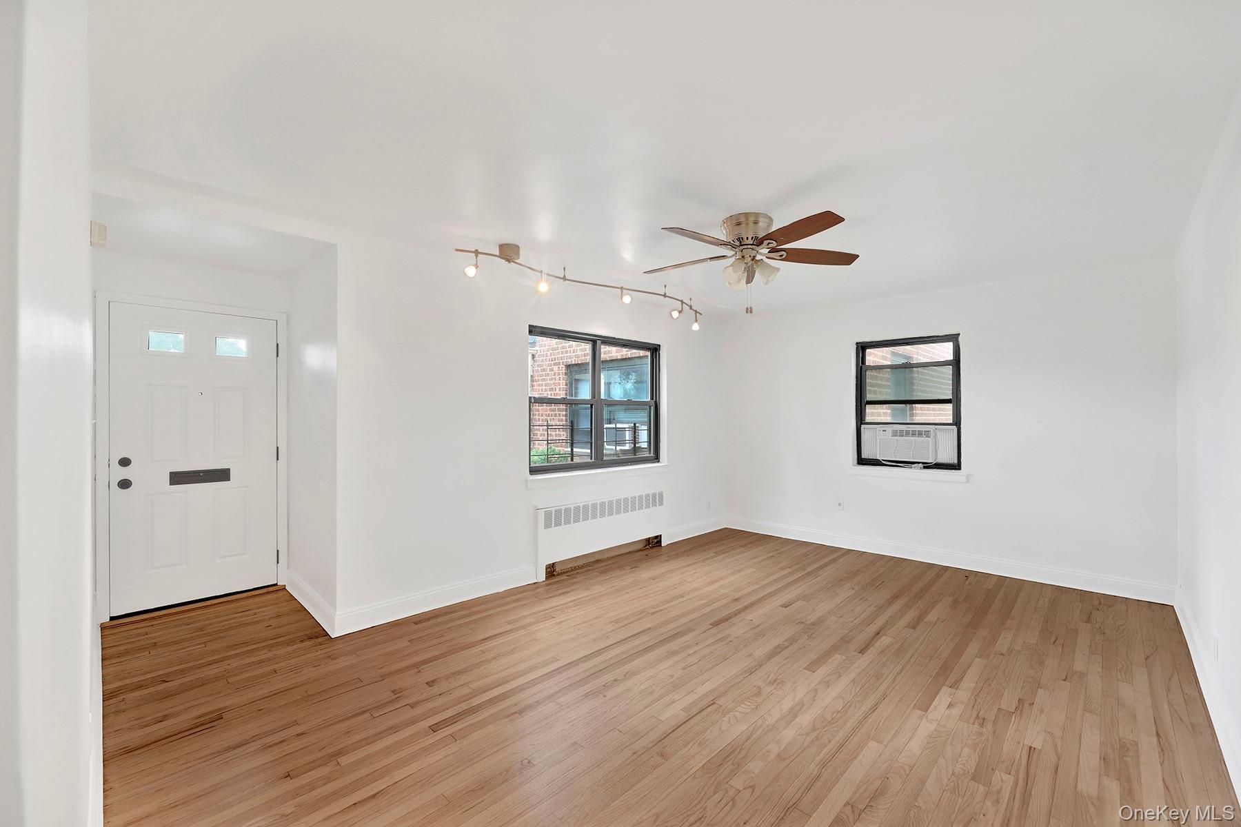 #3 photo, 7477 220th Street, クイーンズ区 Oakland Gardens , NY 11364