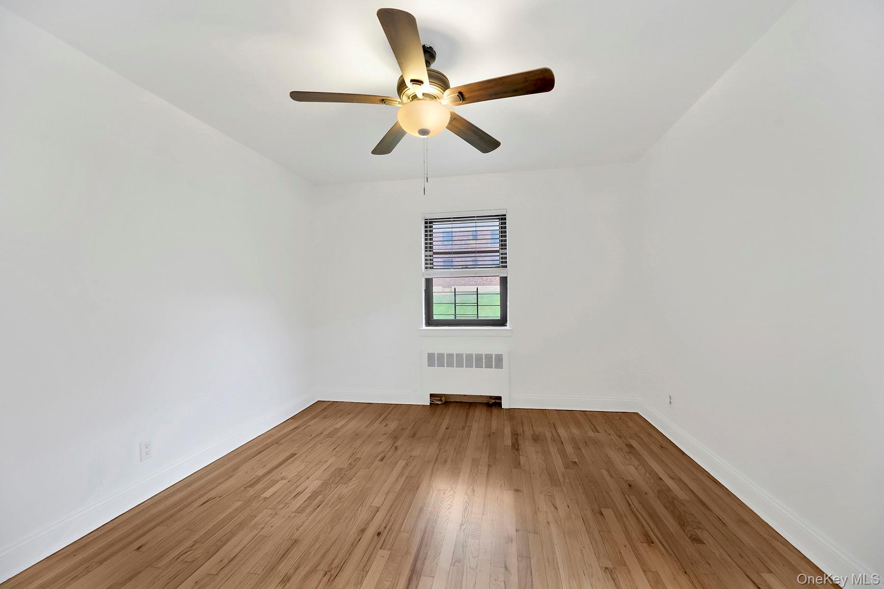 #7 photo, 7477 220th Street, クイーンズ区 Oakland Gardens , NY 11364