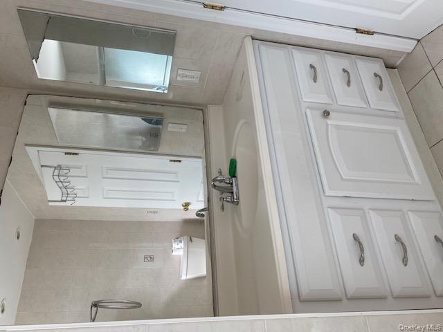 #10 photo, 74-12 260th Street, Glen Oaks , NY 11004