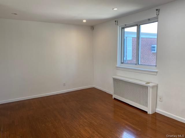 #4 photo, 74-12 260th Street, Glen Oaks , NY 11004