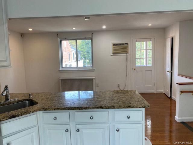 #7 photo, 74-12 260th Street, Glen Oaks , NY 11004