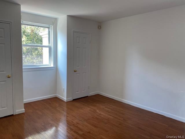 #8 photo, 74-12 260th Street, Glen Oaks , NY 11004