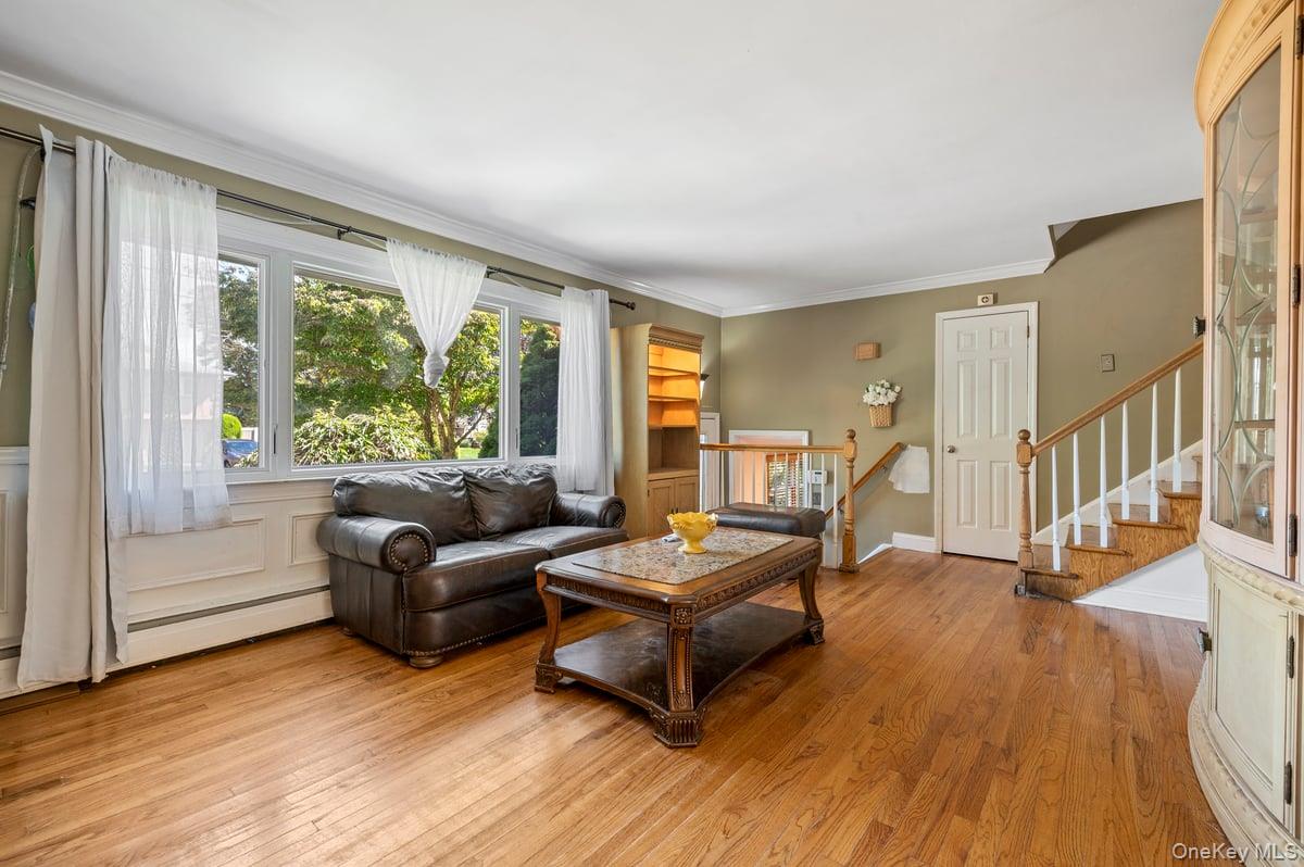 #5 photo, 34 21st Street, Jericho , NY 11753