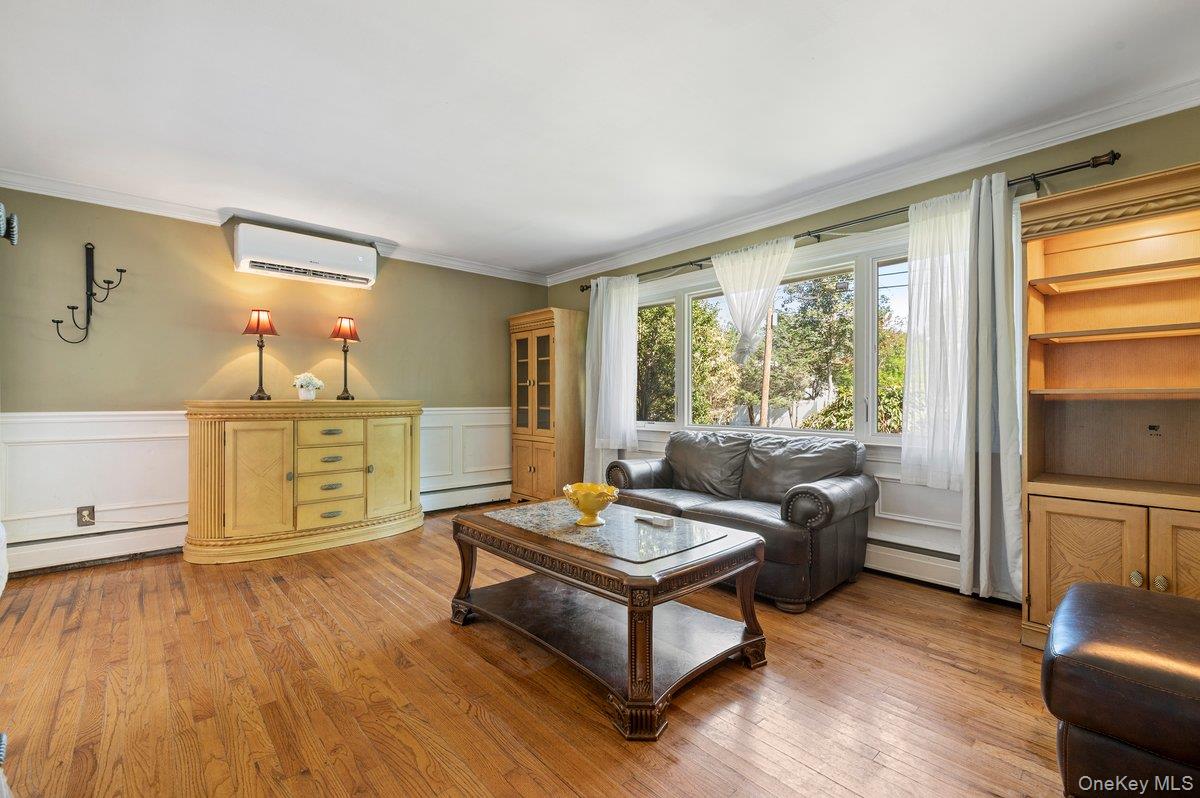 #7 photo, 34 21st Street, Jericho , NY 11753