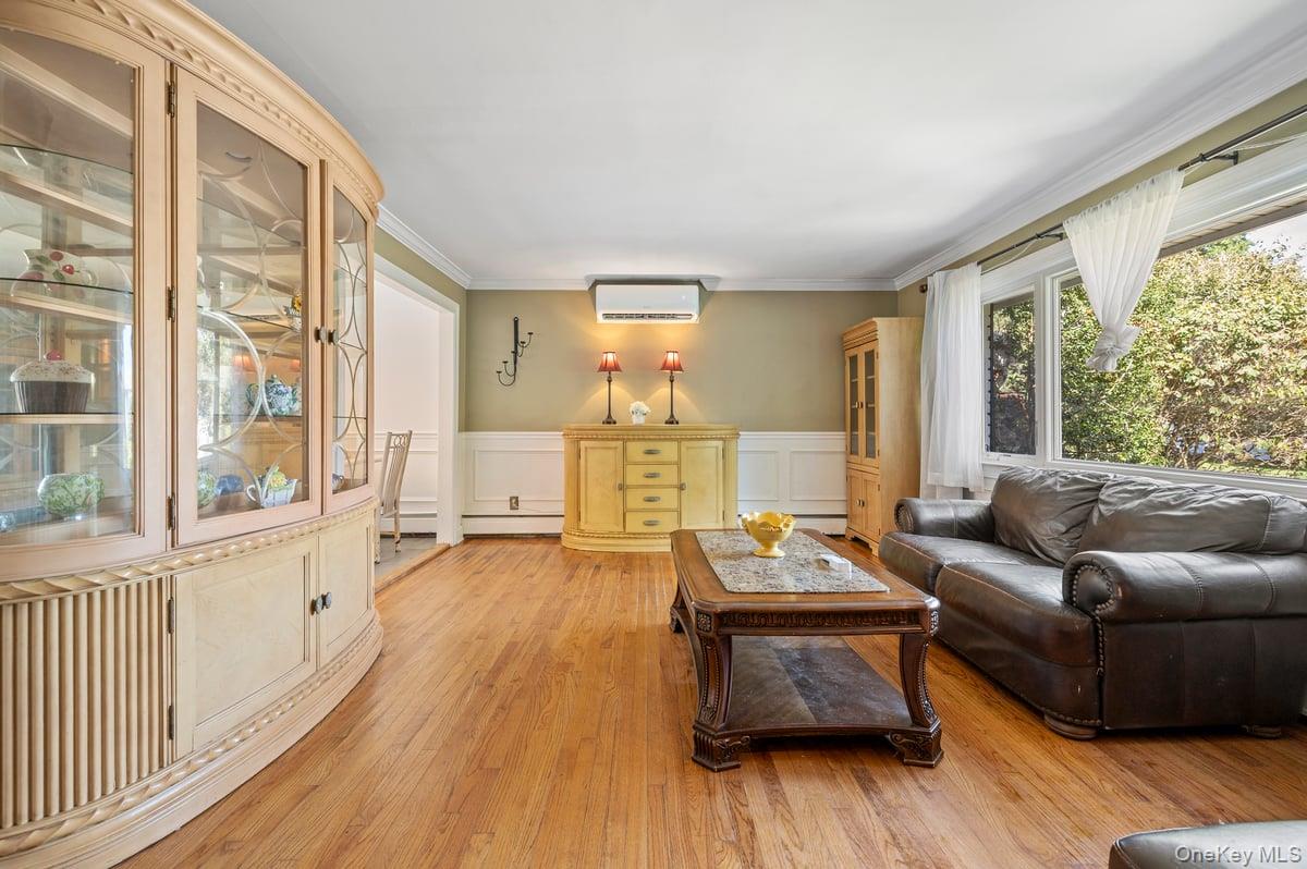 #8 photo, 34 21st Street, Jericho , NY 11753