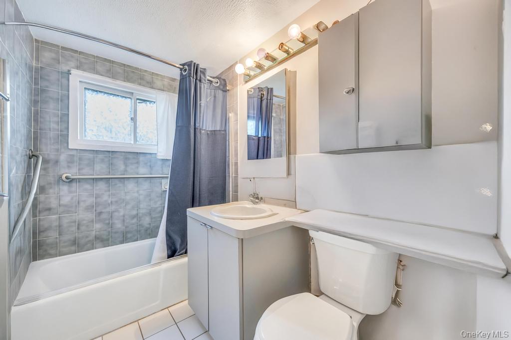 #12 photo, 3 Snapdragon Lane, Levittown , NY 11756