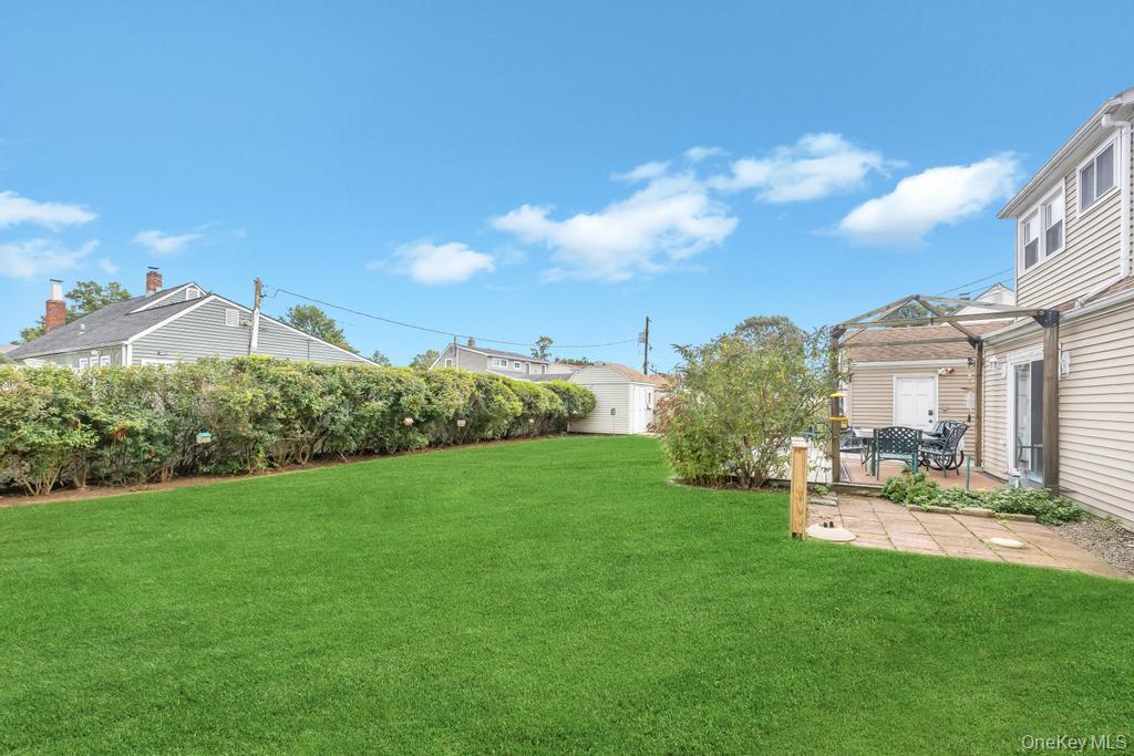 #13 photo, 3 Snapdragon Lane, Levittown , NY 11756