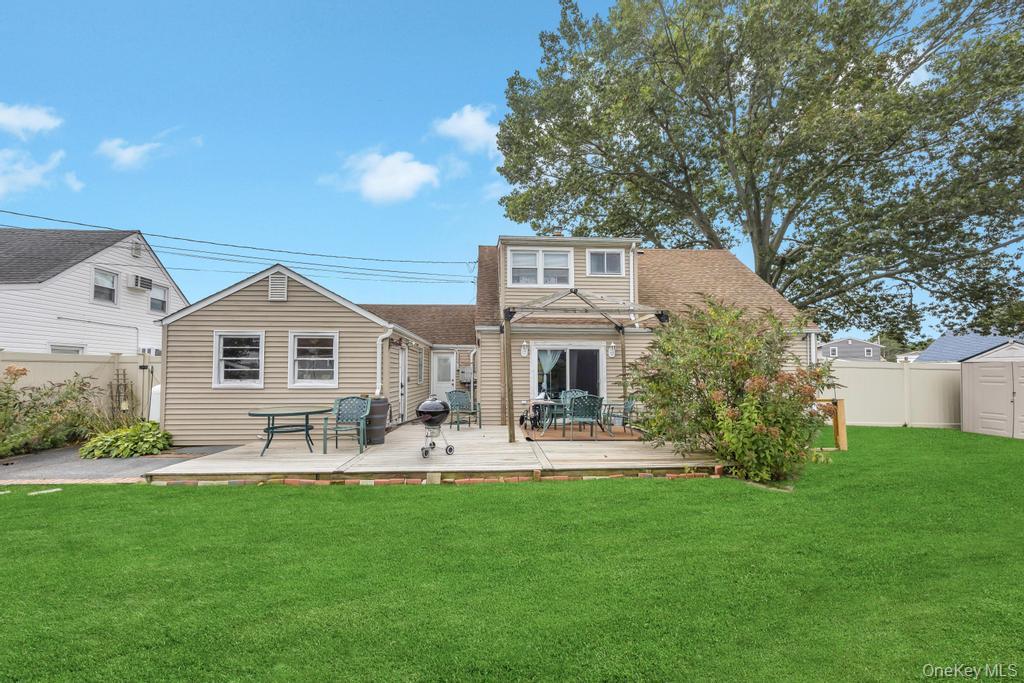 #15 photo, 3 Snapdragon Lane, Levittown , NY 11756