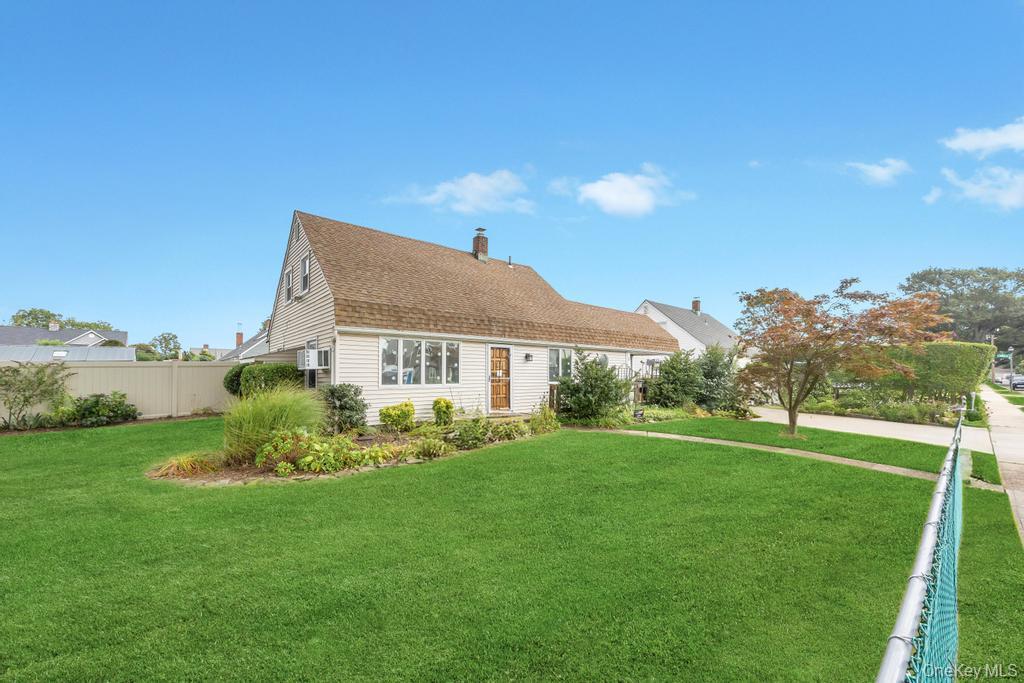 #2 photo, 3 Snapdragon Lane, Levittown , NY 11756