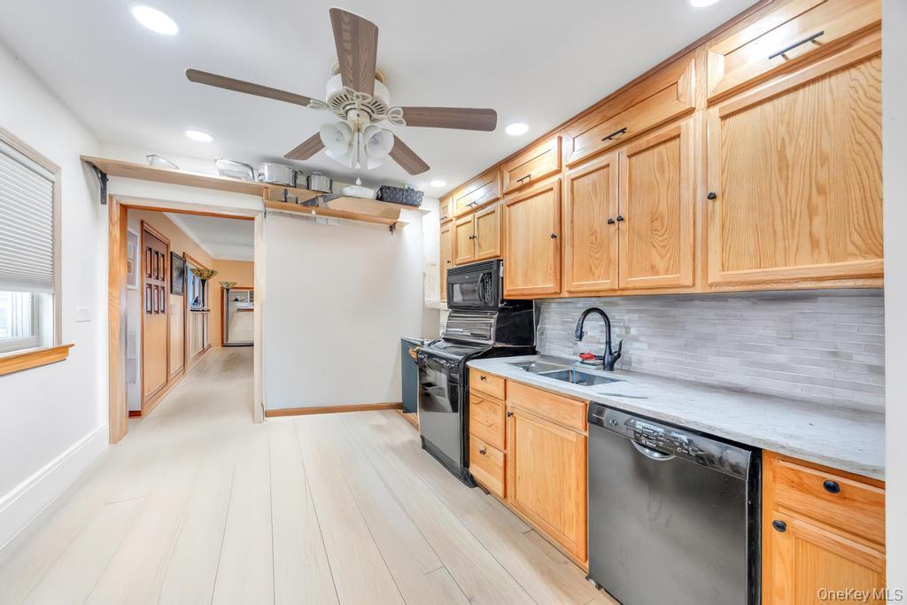 #3 photo, 3 Snapdragon Lane, Levittown , NY 11756