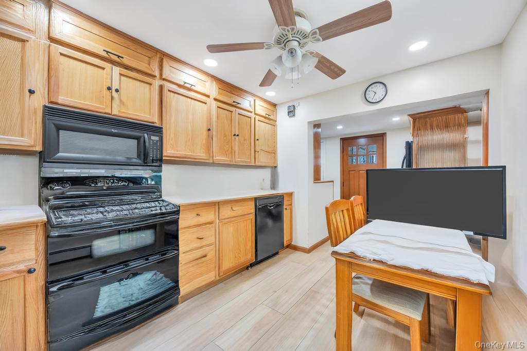 #4 photo, 3 Snapdragon Lane, Levittown , NY 11756