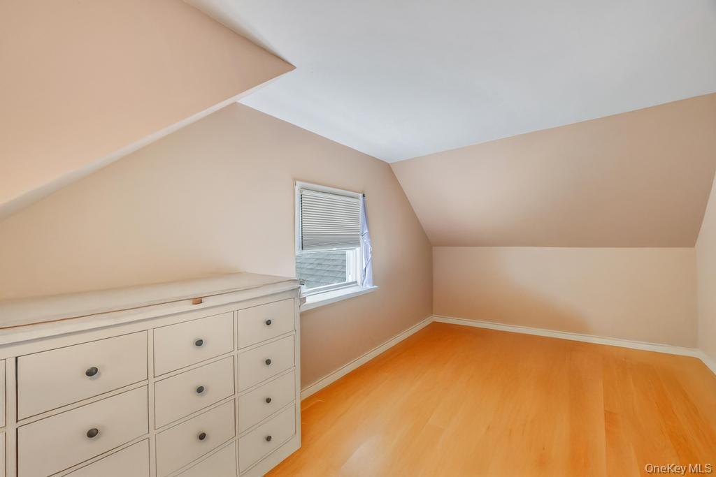 #6 photo, 3 Snapdragon Lane, Levittown , NY 11756