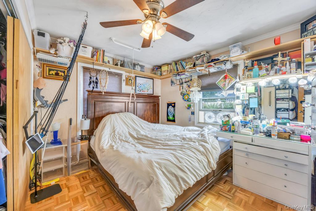 #8 photo, 3 Snapdragon Lane, Levittown , NY 11756