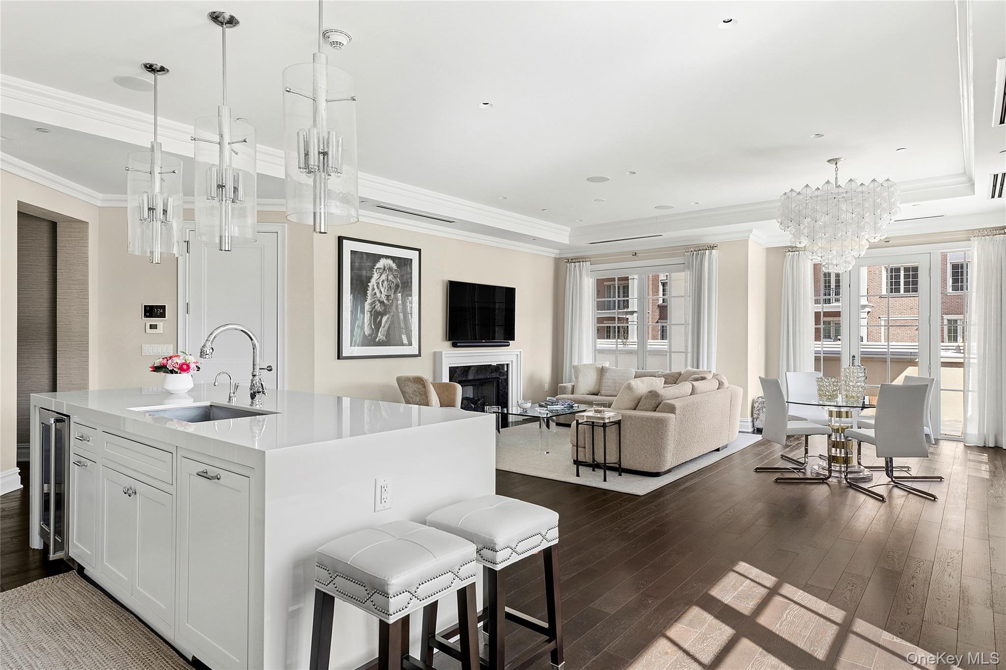 #1 photo, 6000 Royal Court, ナッソー郡 North Hills , NY 11040