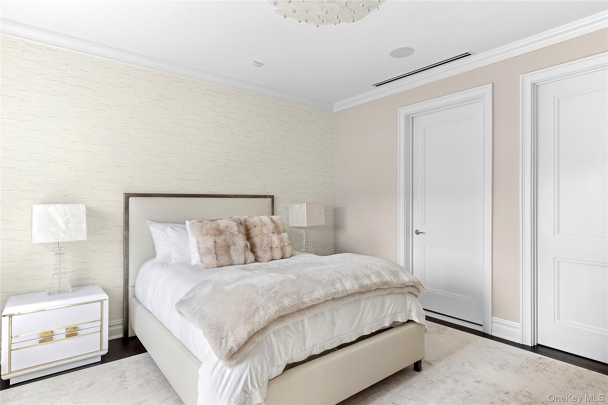 #3 photo, 6000 Royal Court, ナッソー郡 North Hills , NY 11040