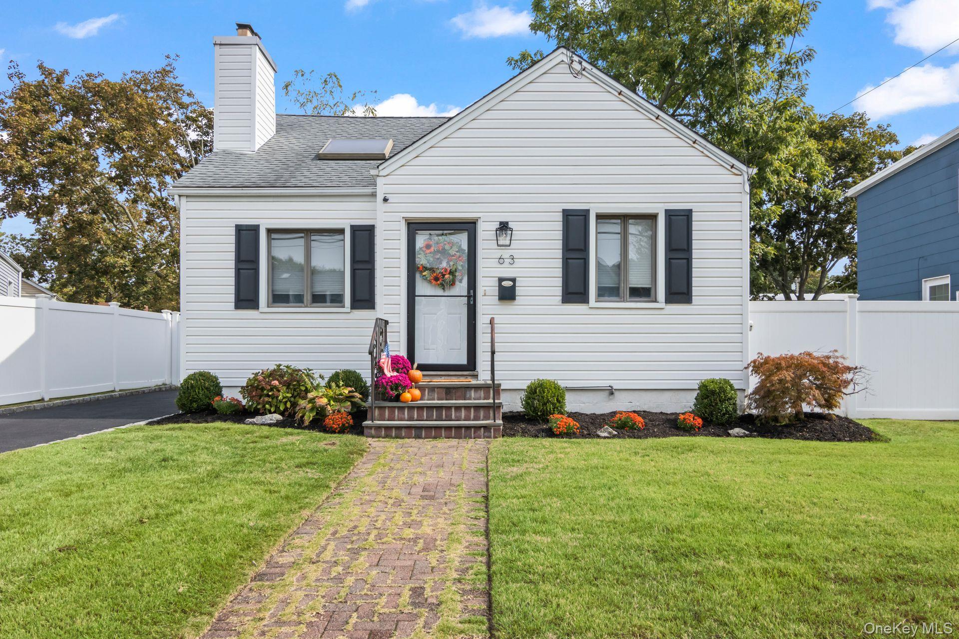 #1 photo, 63 Division Avenue, سوفولك Blue Point , NY 11715