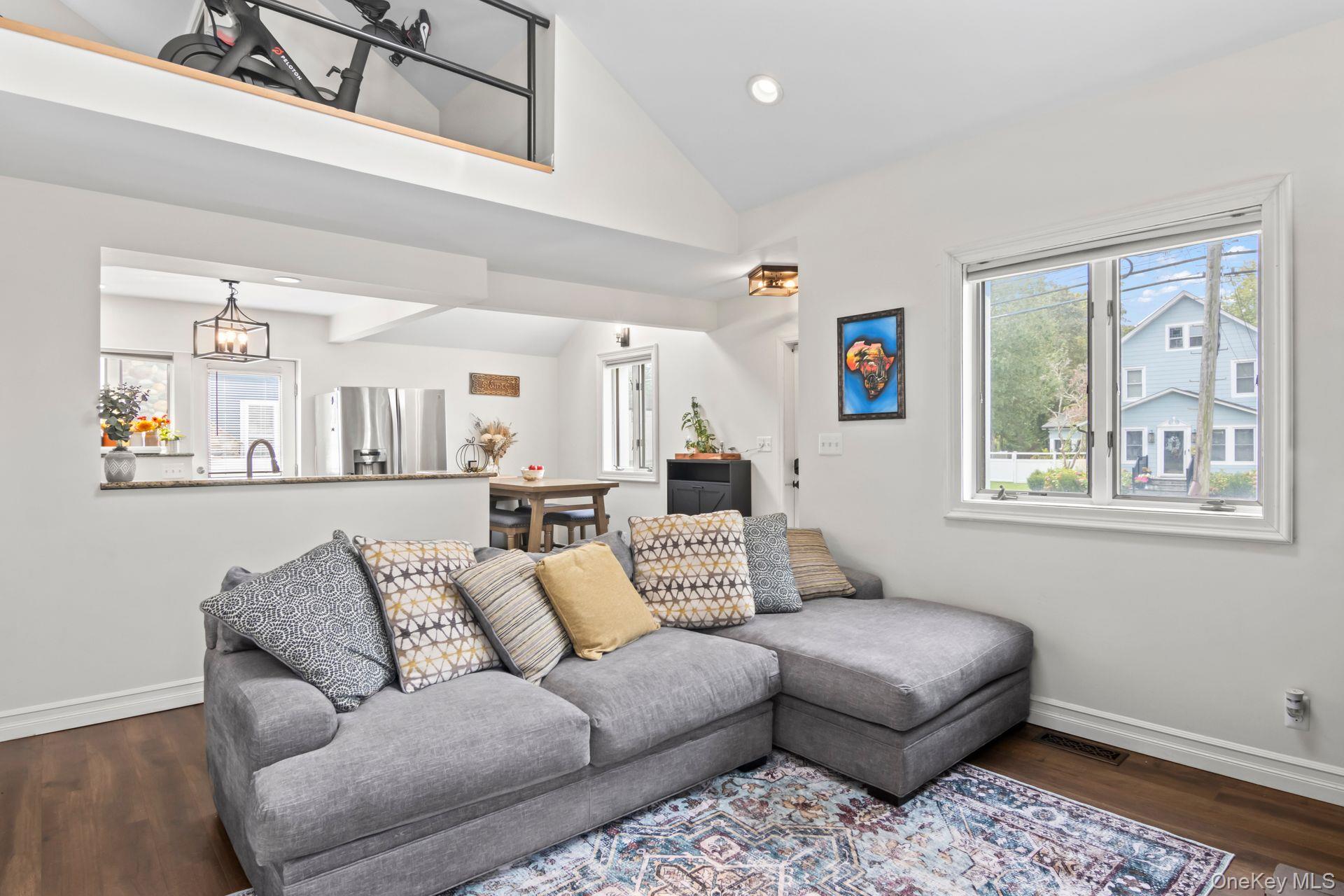 #12 photo, 63 Division Avenue, سوفولك Blue Point , NY 11715