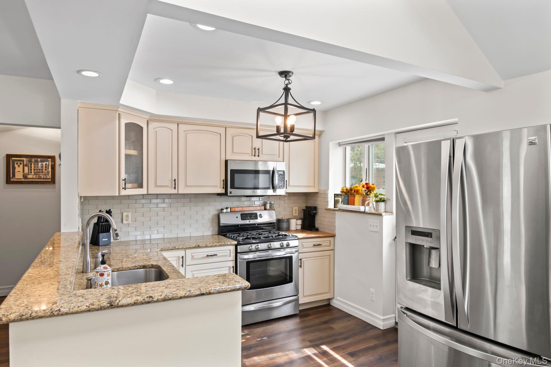 #15 photo, 63 Division Avenue, سوفولك Blue Point , NY 11715