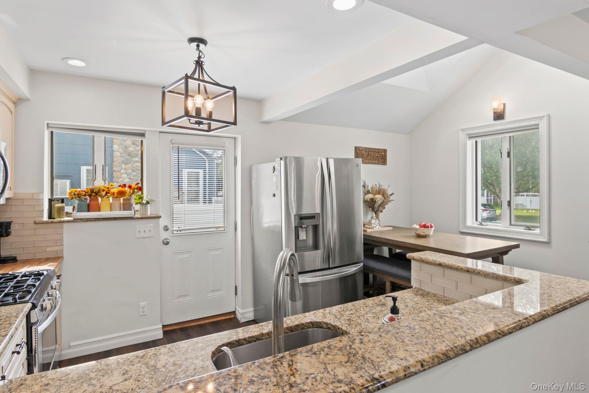 #19 photo, 63 Division Avenue, سوفولك Blue Point , NY 11715