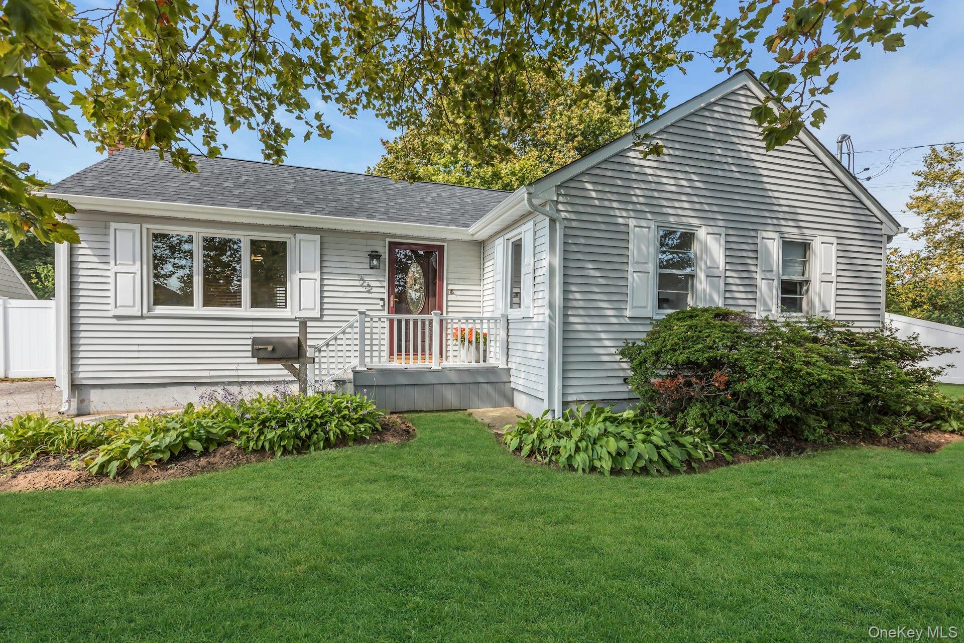 #2 photo, 72 Nehring Avenue, Babylon , NY 11702