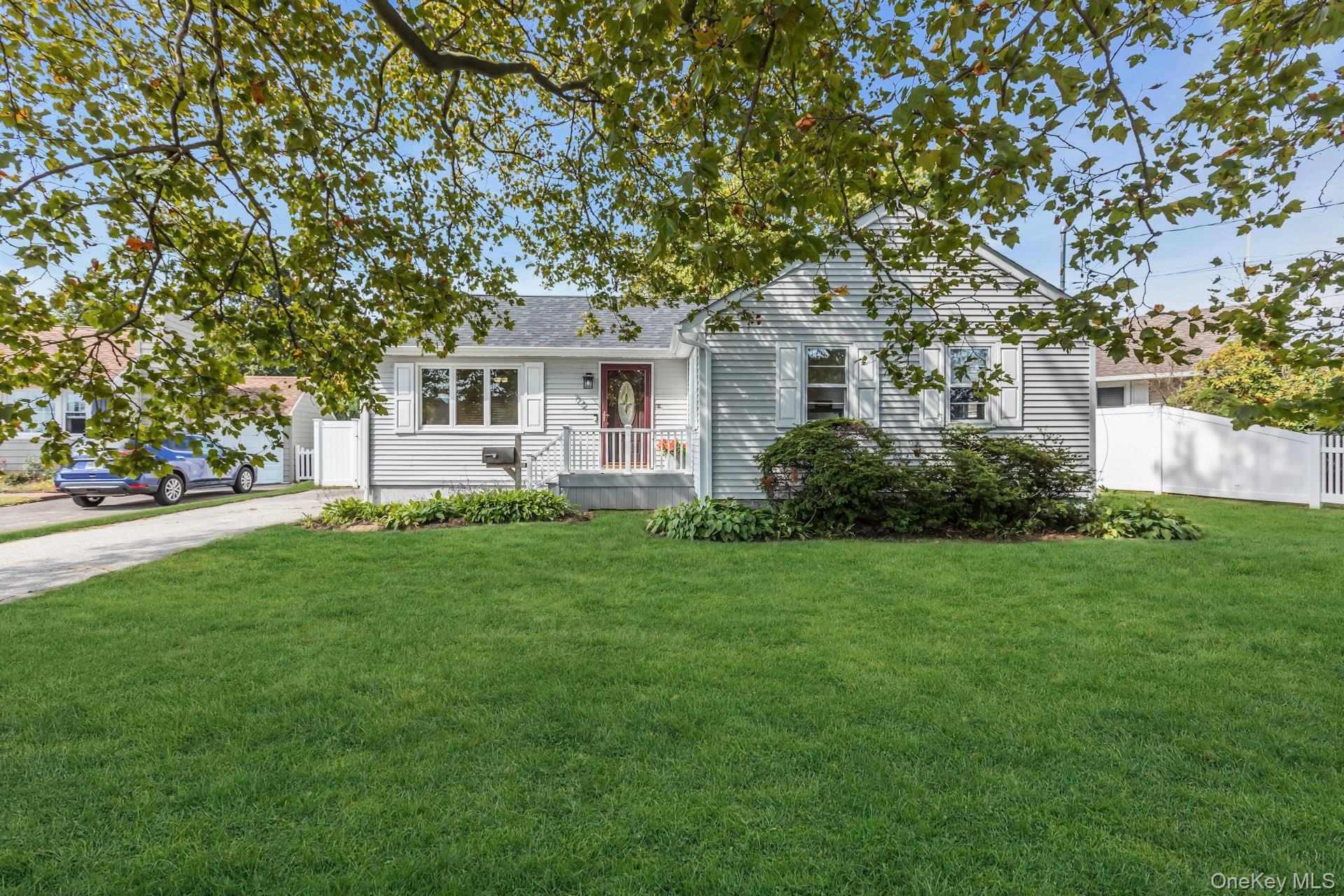 #3 photo, 72 Nehring Avenue, Babylon , NY 11702