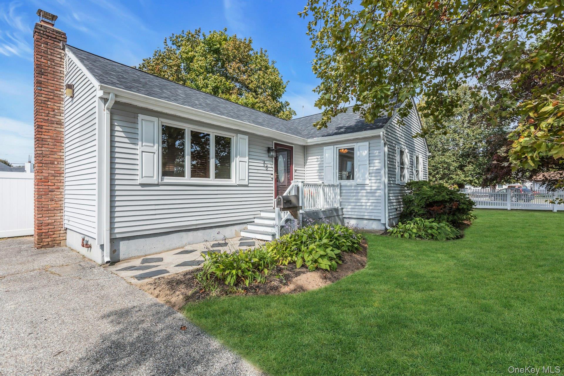 #4 photo, 72 Nehring Avenue, Babylon , NY 11702