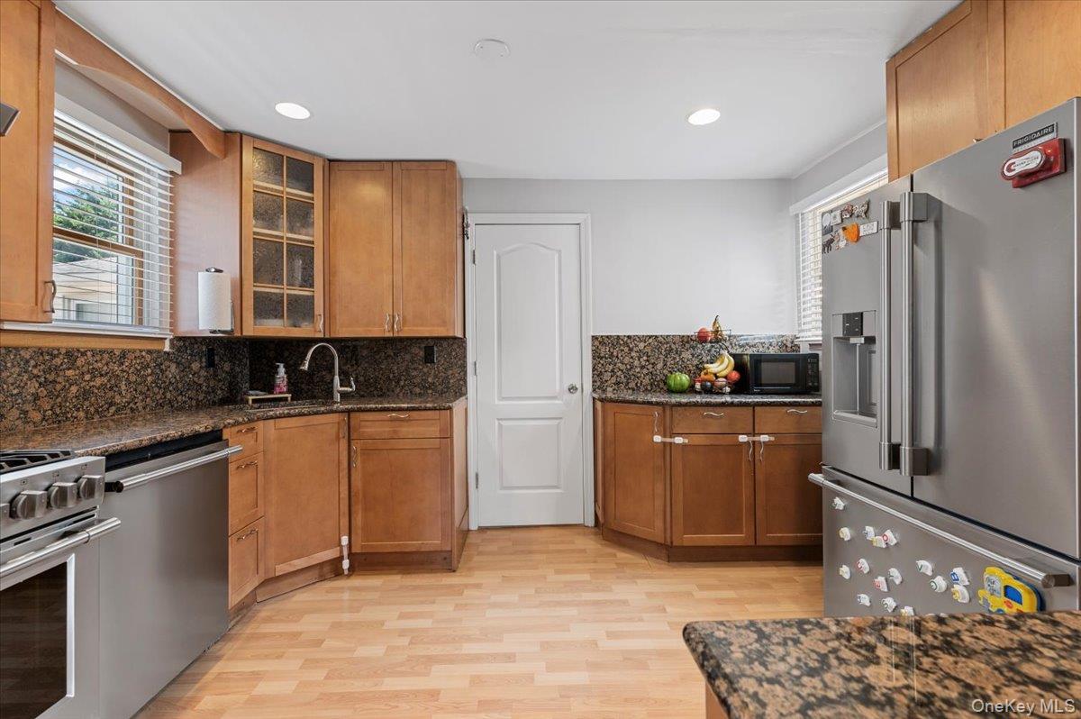 #13 photo, 33 Prospect Avenue, Lynbrook , NY 11563