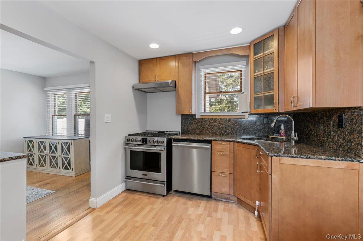 #14 photo, 33 Prospect Avenue, Lynbrook , NY 11563