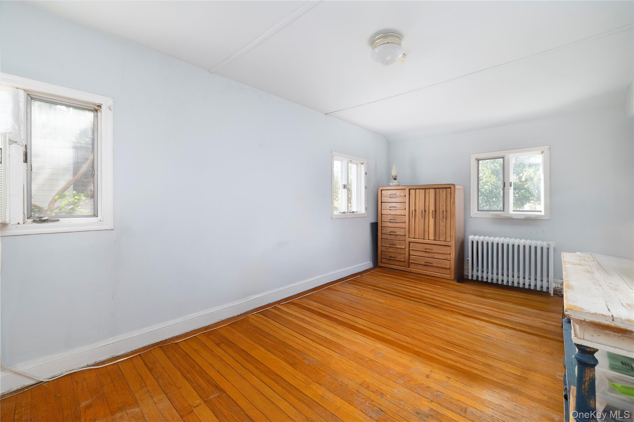 #14 photo, 136 Scarcliffe Drive, Malverne , NY 11565