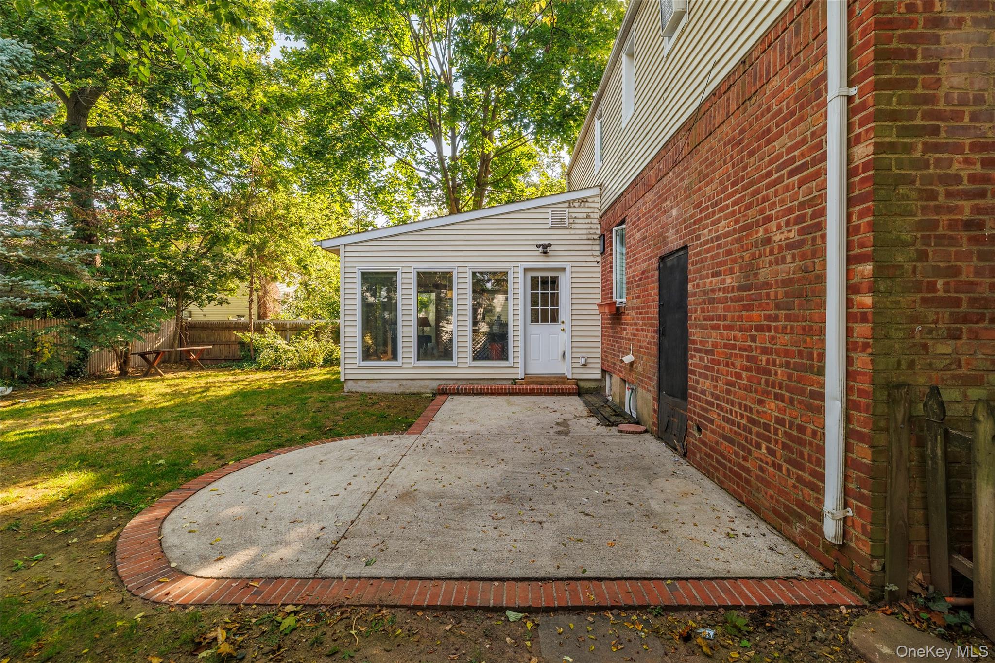 #19 photo, 136 Scarcliffe Drive, Malverne , NY 11565