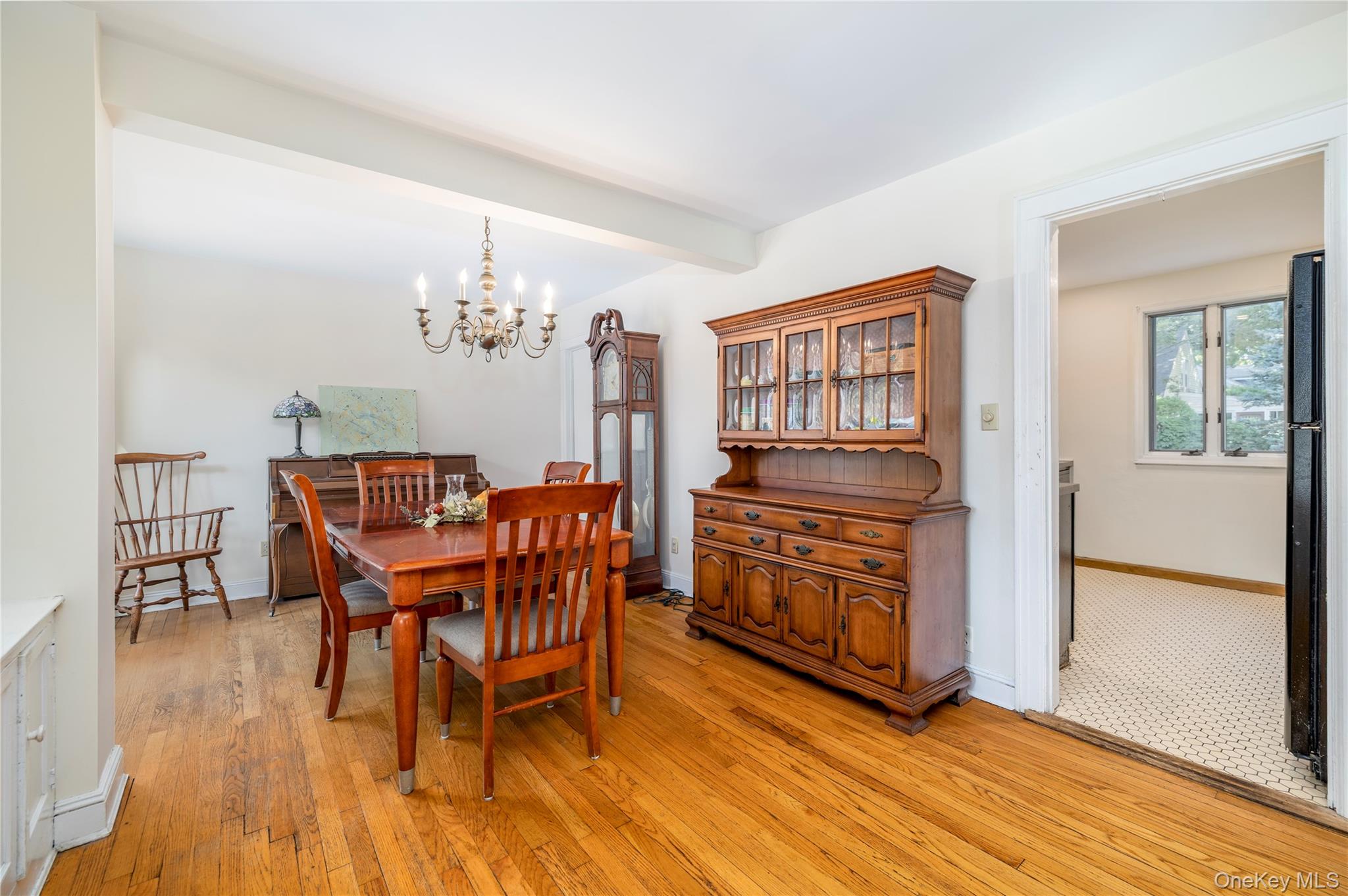 #3 photo, 136 Scarcliffe Drive, Malverne , NY 11565