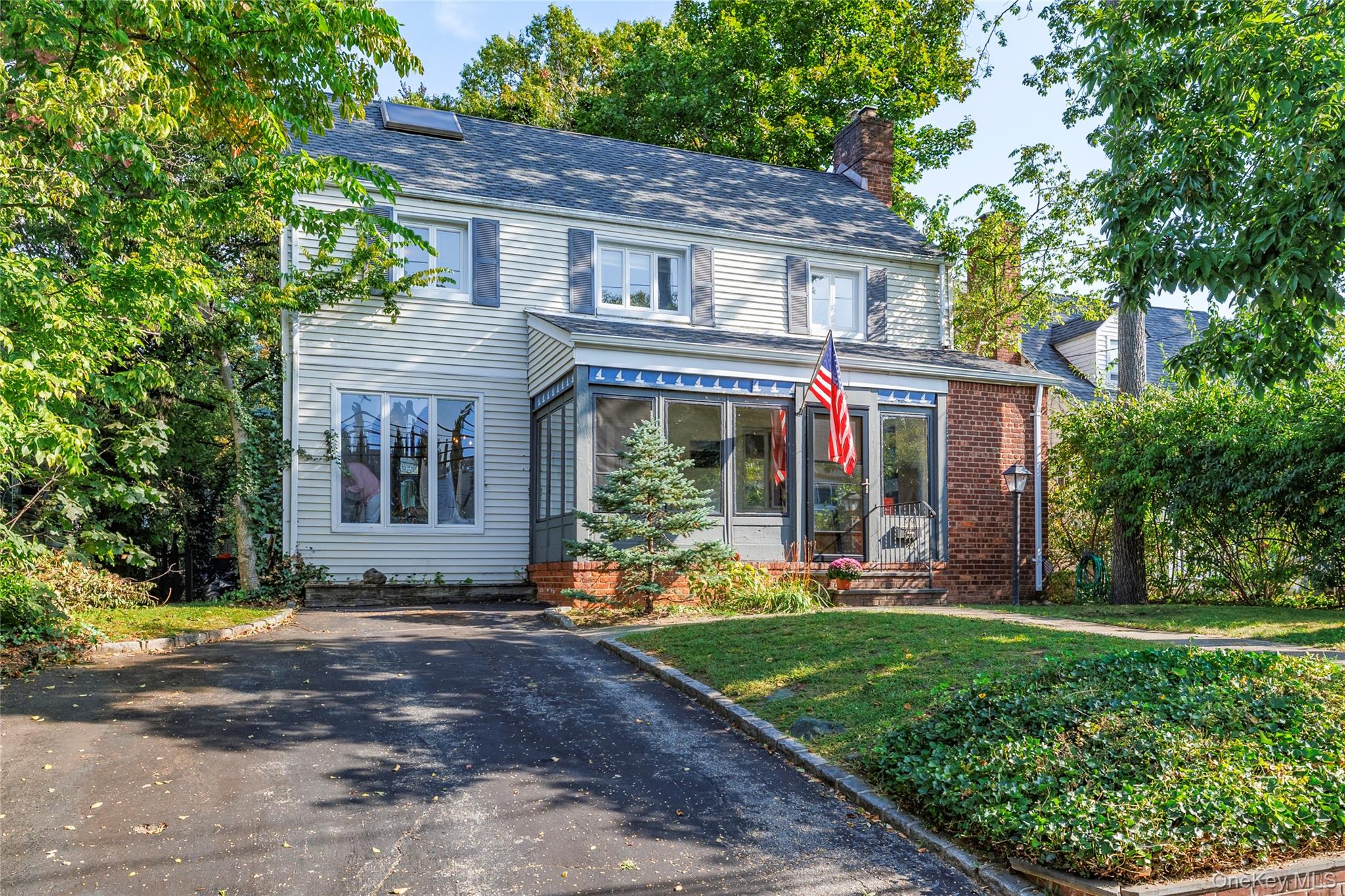 #5 photo, 136 Scarcliffe Drive, Malverne , NY 11565