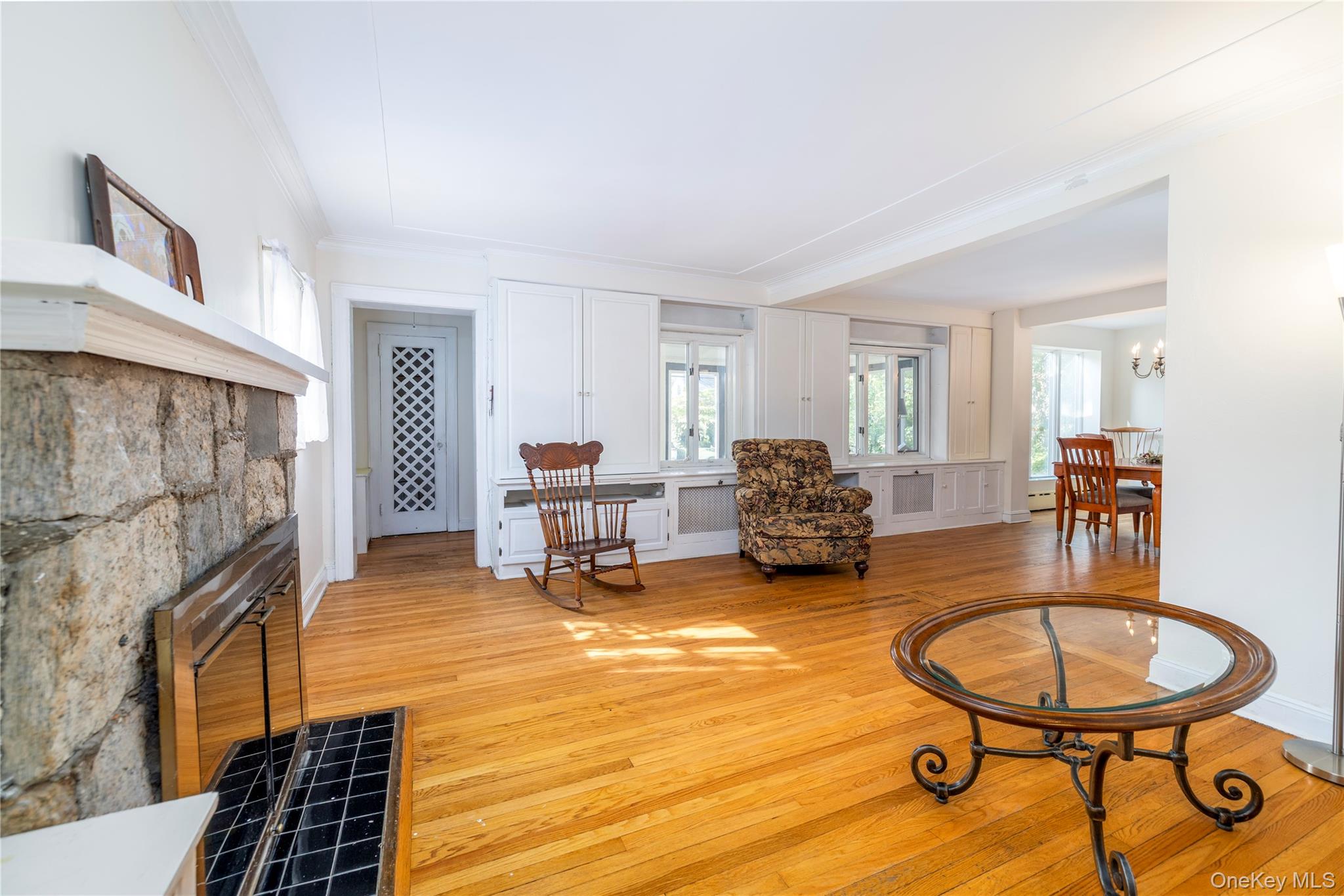 #6 photo, 136 Scarcliffe Drive, Malverne , NY 11565