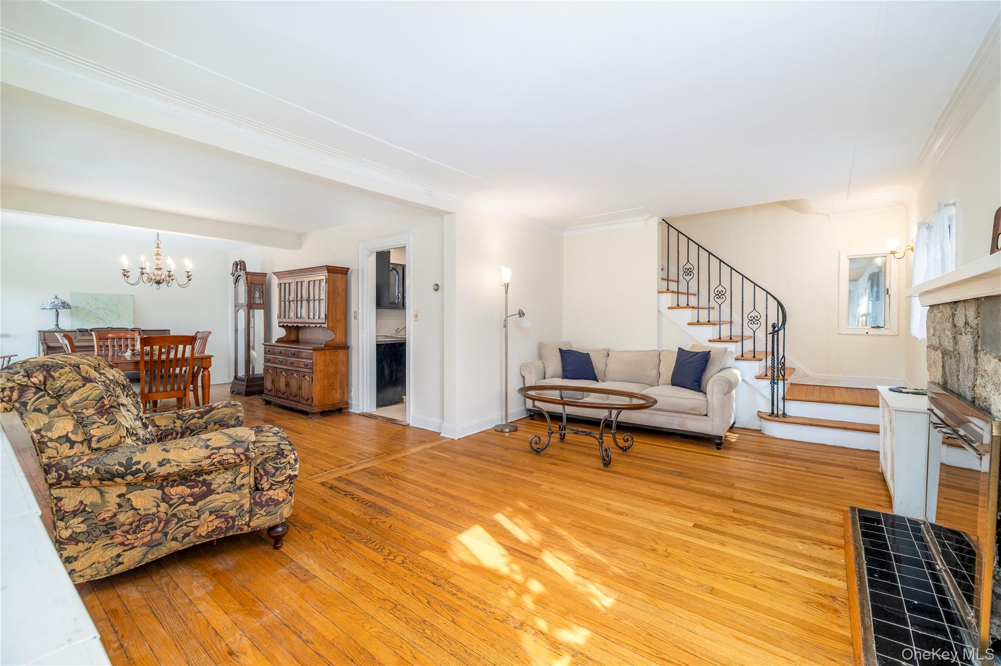 #7 photo, 136 Scarcliffe Drive, Malverne , NY 11565