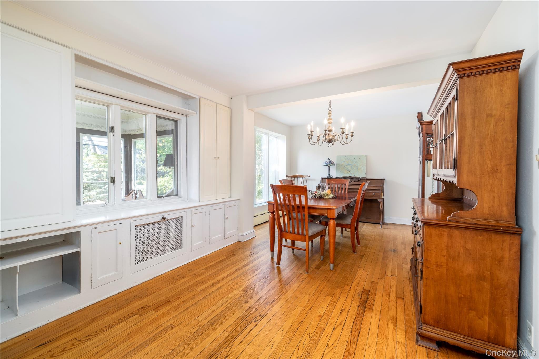 #8 photo, 136 Scarcliffe Drive, Malverne , NY 11565