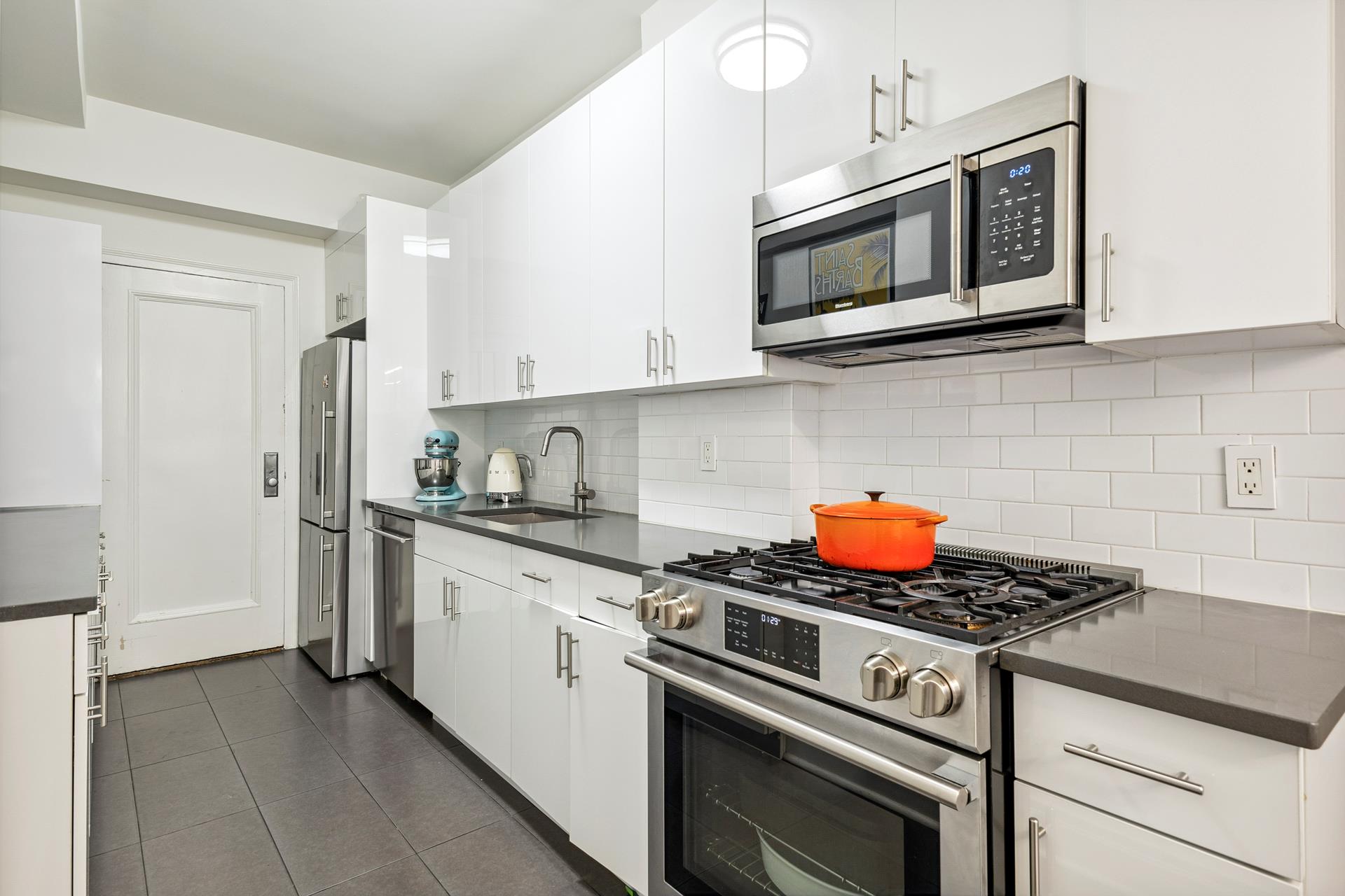 #5 photo, 242 E 19TH Street, マンハッタン Gramercy Park , NY 10003